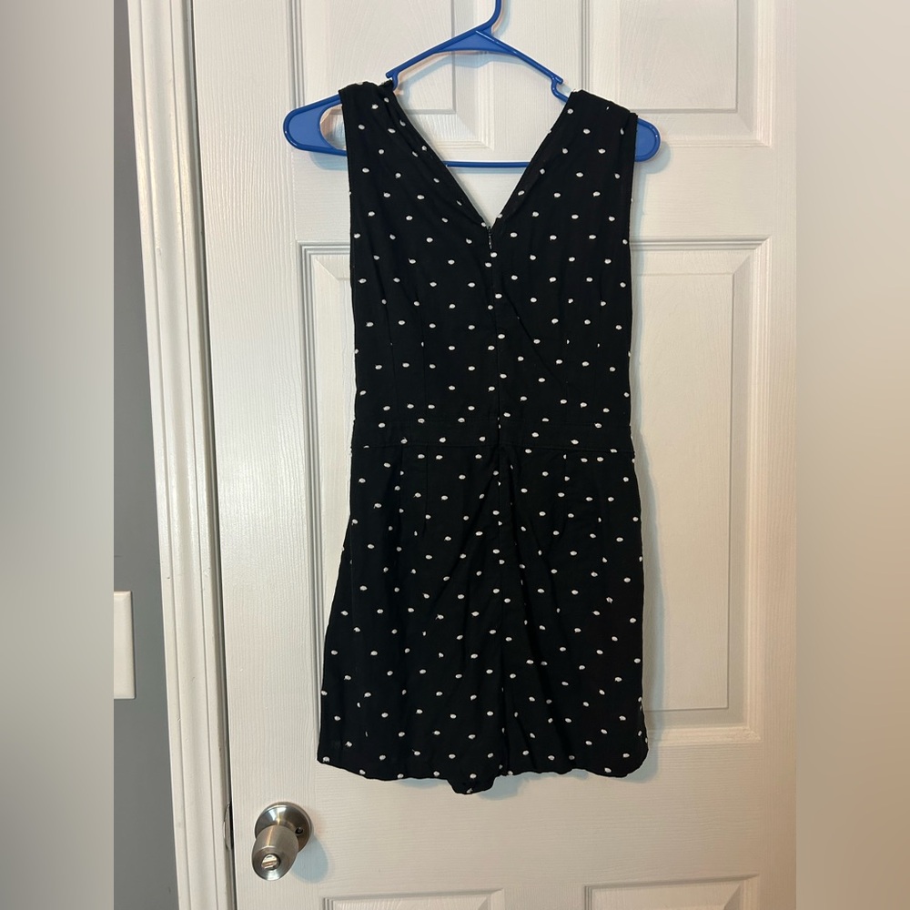 LOFT Black and White Polka Dot Sleeveless V-Neck Romper size 4